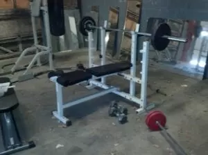 a picture of a used weight bench 